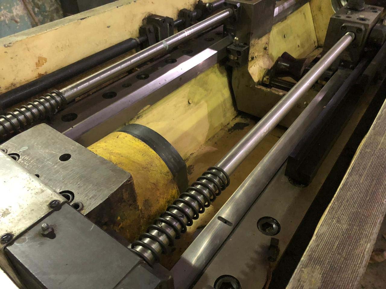 Фото протяжного горизонтального верстата 7Б57